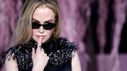 Bitte einmal verführerisch dreinschauen! Nicole Kidman war bei der Schau von Chanel in Paris der ...