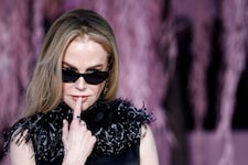 Bitte einmal verführerisch dreinschauen! Nicole Kidman war bei der Schau von Chanel in Paris der ...