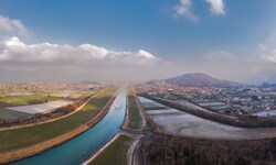 Der Rhein bei Koblach ist aktuell eine tote Wasserautobahn. Dank Rhesi soll der Fluss mehr Platz ...