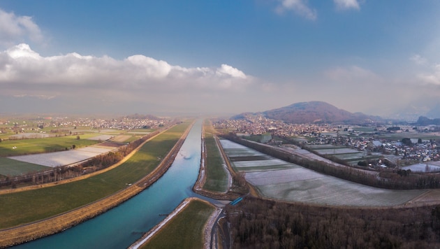 Der Rhein bei Koblach ist aktuell eine tote Wasserautobahn. Dank Rhesi soll der Fluss mehr Platz ...