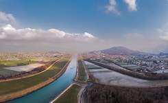 Der Rhein bei Koblach ist aktuell eine tote Wasserautobahn. Dank Rhesi soll der Fluss mehr Platz ...