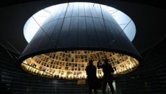 Yad Vashem ist die Bezeichnung der staatlichen israelischen „Gedenkstätte des Holocausts und des ...
