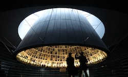 Yad Vashem ist die Bezeichnung der staatlichen israelischen „Gedenkstätte des Holocausts und des ...