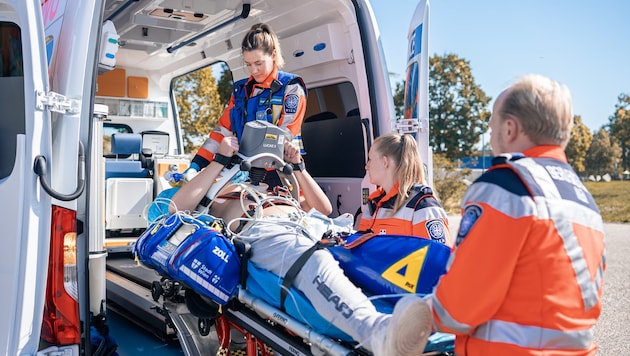 Fast alle 870 Sanitäter der Berufsrettung sind Notfallsanitäter, knapp die Hälfte hat die ...