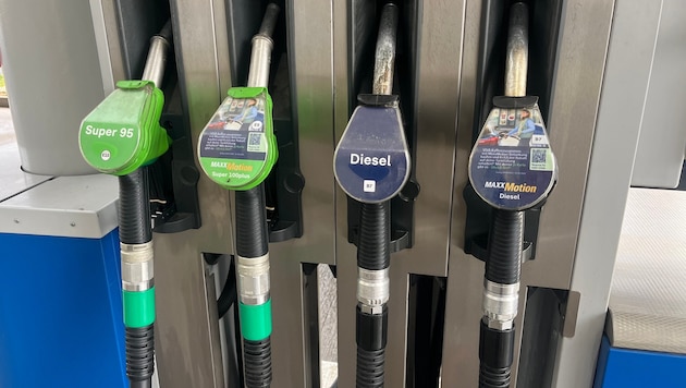 Sinkende Rohölpreise sollen bei den Konsumenten ankommen.