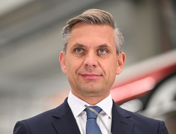 Wirtschaftsminister Hattmannsdorfer beruft die Kommission nun ein.