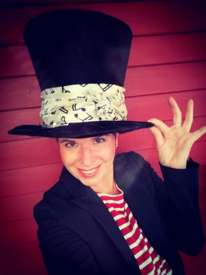 Gestatten: Depp. Oder doch Zezelitsch? Ach nein! Nola Note!