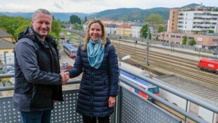 Stadtchef Peter Molnar (li.) und Claudia Brey von den ÖBB besiegelten schon vor zwei Jahren die ...