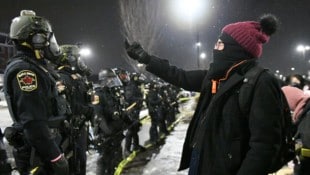 Mitarbeiter der US-Einwanderungsbehörde ICE verbreiten in den USA gerade Angst und Schrecken. 