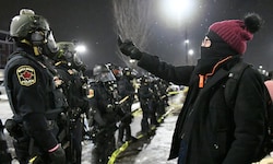 Mitarbeiter der US-Einwanderungsbehörde ICE verbreiten in den USA gerade Angst und Schrecken. 
