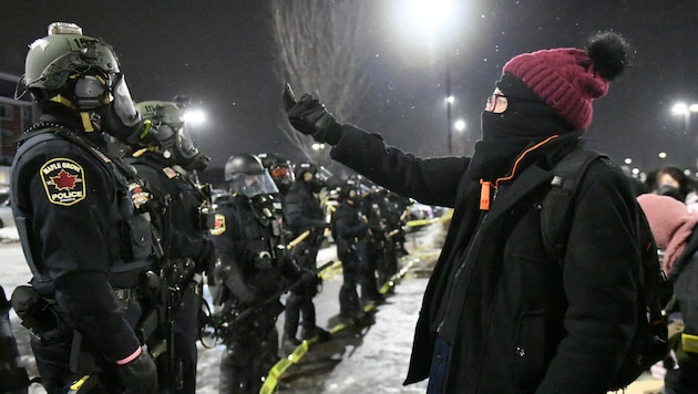 Mitarbeiter der US-Einwanderungsbehörde ICE verbreiten in den USA gerade Angst und Schrecken.