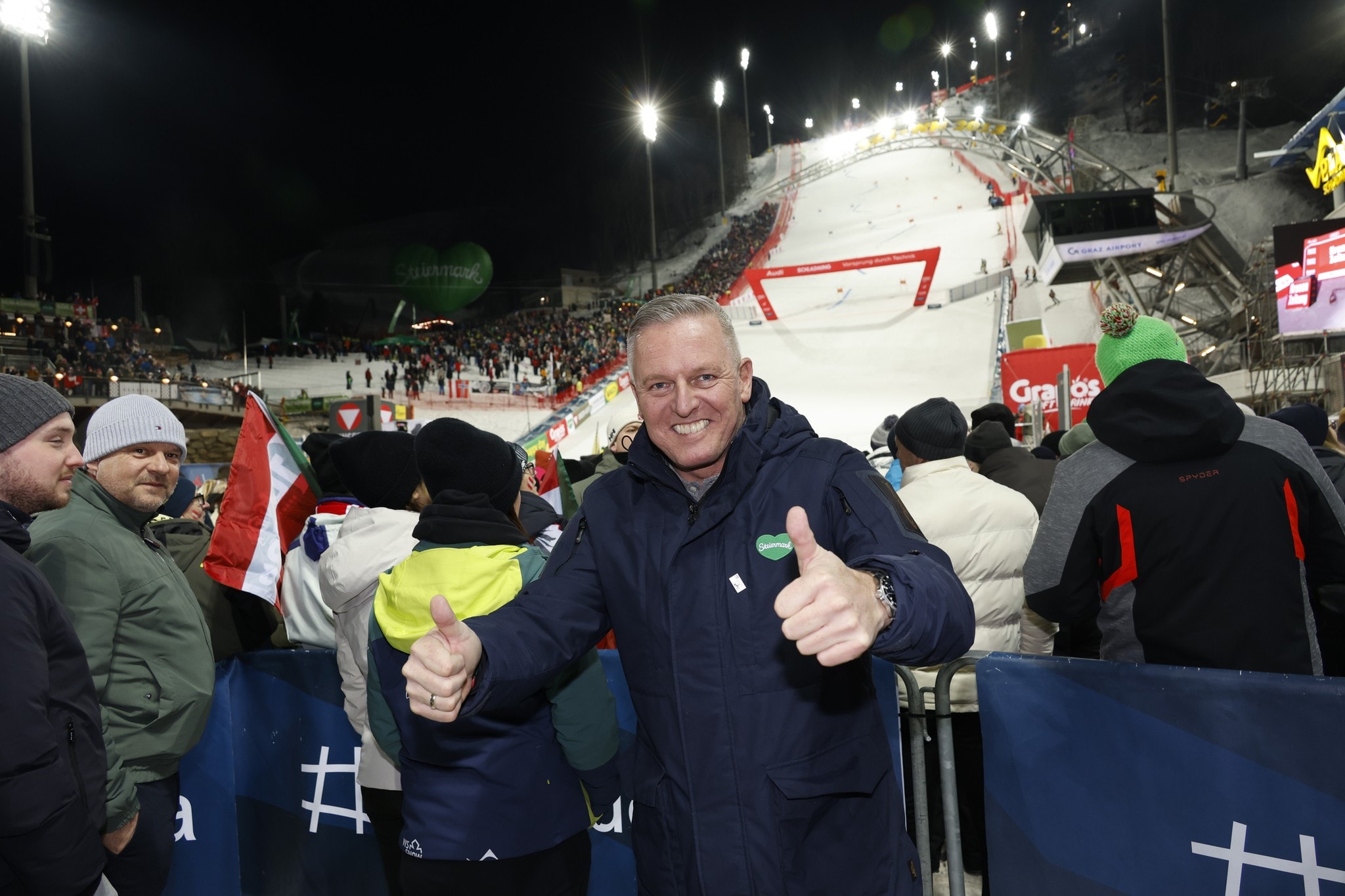 Daumen hoch bei Landeshauptmann Mario Kunasek