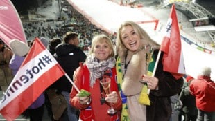 Die Fans sind bei bester Laune.