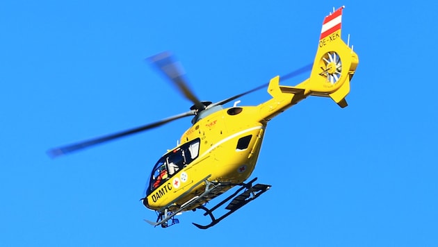 Der Hubschrauber musste landen.