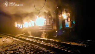 Mindestens vier Tote und zwei Verletzte hat der Angriff auf den Passagierzug gefordert.