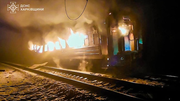 Mindestens vier Tote und zwei Verletzte hat der Angriff auf den Passagierzug gefordert.