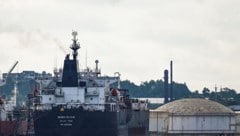 Dieses Archivbild aus dem Jahr 2023 zeigt einen mexikanischen Öltanker im Hafen einer ...