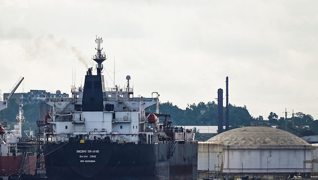 Dieses Archivbild aus dem Jahr 2023 zeigt einen mexikanischen Öltanker im Hafen einer ...