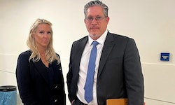 Simone Lugner und Anwalt Florian Höllwarth
