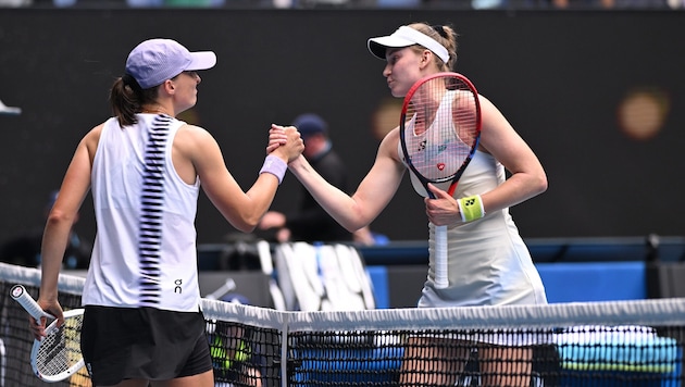 Jelena Rybakina (re.) eliminierte Iga Swiatek.