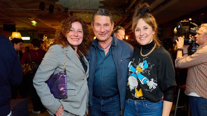 Regisseurin Claudia Jüptner- Jonstorff mit Pissecker und Morreis.