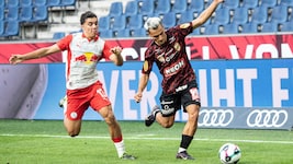 Jakob Pokorny (li.) präsentierte sich im Test gegen den FC Pinzgau gut.
