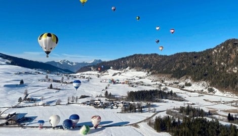 Blauer Himmel, bunte Ballone und ringsum Schnee – Herz, was willst du mehr?