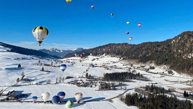 Blauer Himmel, bunte Ballone und ringsum Schnee – Herz, was willst du mehr?