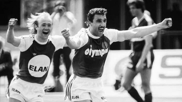 Christian Keglevits (li.) im Jubel mit seinem langjährigen Teamkollegen bei Rapid Wien Hans ...