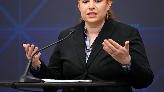 Nina Tomaselli (Grüne) sieht in der Ladung von Altkanzler Sebastian Kurz keinen Mehrwert für den ...