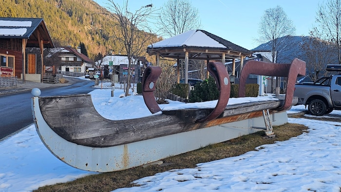 Der größte Schlittschuh der Welt ist 9,5 Meter groß.