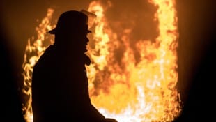 Die Brandursache war zunächst unbekannt (Symbolbild).