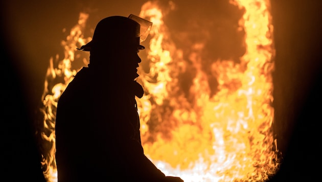 Die Brandursache war zunächst unbekannt (Symbolbild).