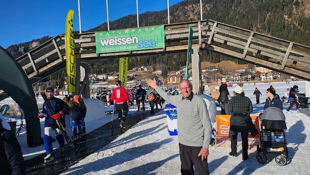 Eismeister Norbert Jank mit dem Nachbau der berühmten Barthlien-Brug am Weißensee.