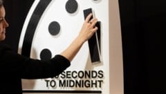 Die Doomsday Clock wurde auf 85 Sekunden vor Mitternacht gesetzt – so nah an einer symbolischen ...