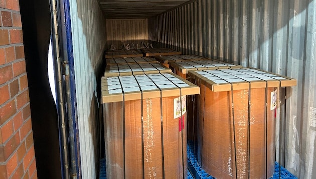 Die Drogen waren in diesen Papierrollen versteckt.