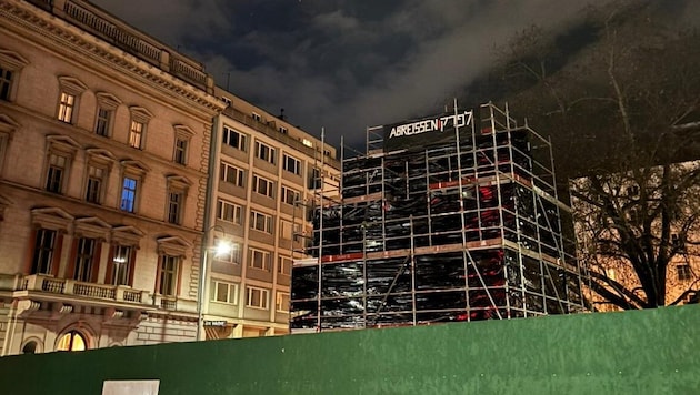 Bislang unbekannte jüdische Aktivisten hüllten das Lueger-Denkmal in der Nacht auf Dienstag in ...