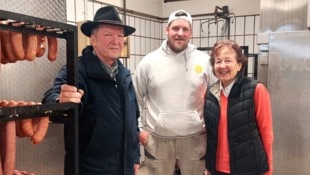 Martha und Johannes Fraiß mit Nachfolger Patrick Auer, der den Betrieb in Hönigtal übernimmt.