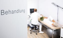 „Dr. med. Münchhausen“ aus Linz bewarb sich mit dem Fake-Zeugnis um die Eintragung in die ...