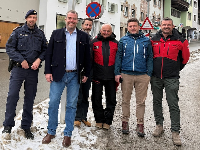 Von links: Michael Wallner (Leiter Stadtpolizei), Stadtrat Hermann Huber (Verkehrsreferent), ...