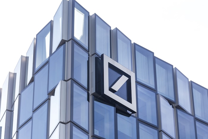 Ermittler durchsuchen gerade die Zentrale der Deutschen Bank.