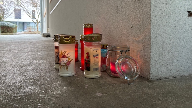 Kerzen am Tatort der Linzer Harrachstraße