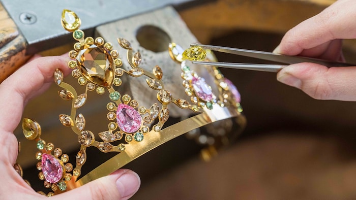 Angelehnt an das Motto „La dolce vita“ strahlen die Krönchen heuer in zarten Pastellfarben mit ...