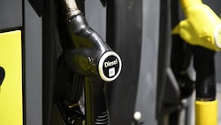 Nach den Lebensmittelpreisen nimmt sich Österreichs Regierung jetzt die Treibstoffpreise vor.