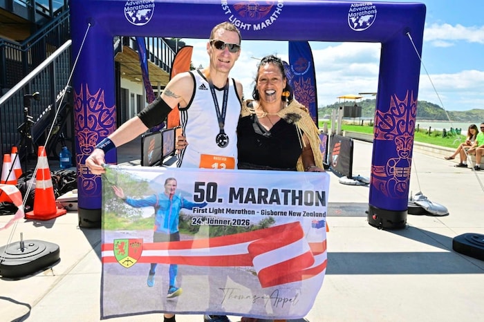 Eine Vertreterin des Maori-Stammes ließ sich gern für das Jubiläum ablichten.