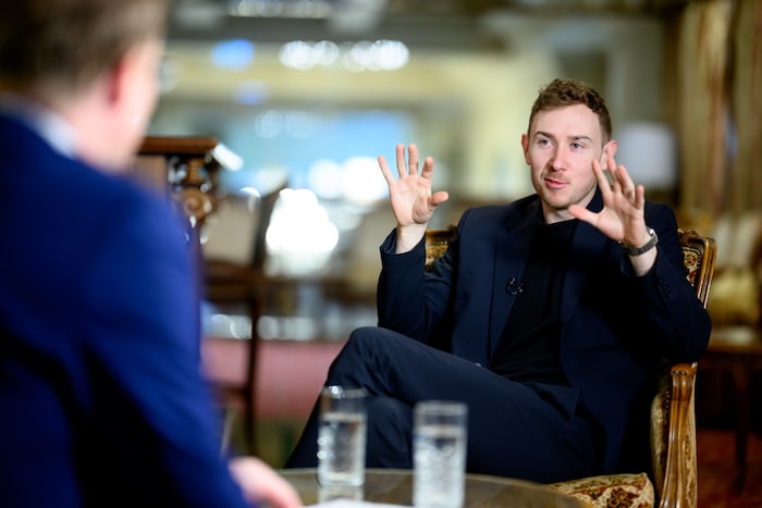 Der Trend- und Zukunftsforscher Tristan Horx ist zu Gast und spricht mit krone.tv-Podcaster ...