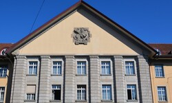 Die Schweizer Lokalpolitikerin Sanija Ameti musste sich nach Schüssen auf ein Bild von Jesus und ...