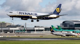 Ryanair hat sich zwar bis 2027 Fixpreise für Kerosin gesichert, warnte jedoch, dass Flüge im ...