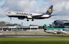 Ryanair hat sich zwar bis 2027 Fixpreise für Kerosin gesichert, warnte jedoch, dass Flüge im ...