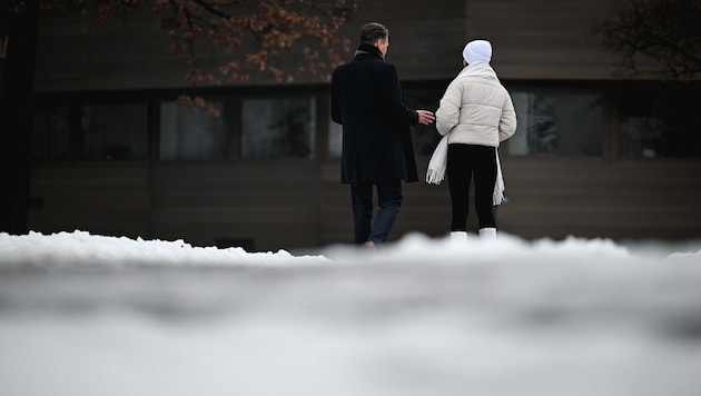 Anwalt Rainer Hable mit seiner Mandantin, die nach Fehldiagnose und OP keine Kinder mehr ...